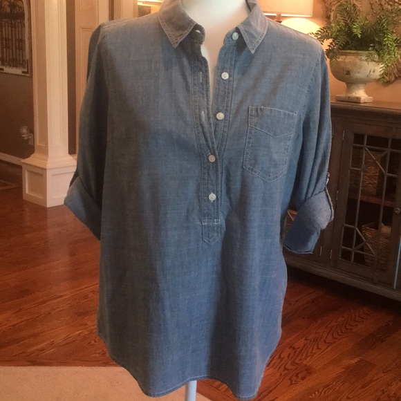 Anthropologie Tops - Anthro Hester & Orchard Button down denim top✨✨🌷